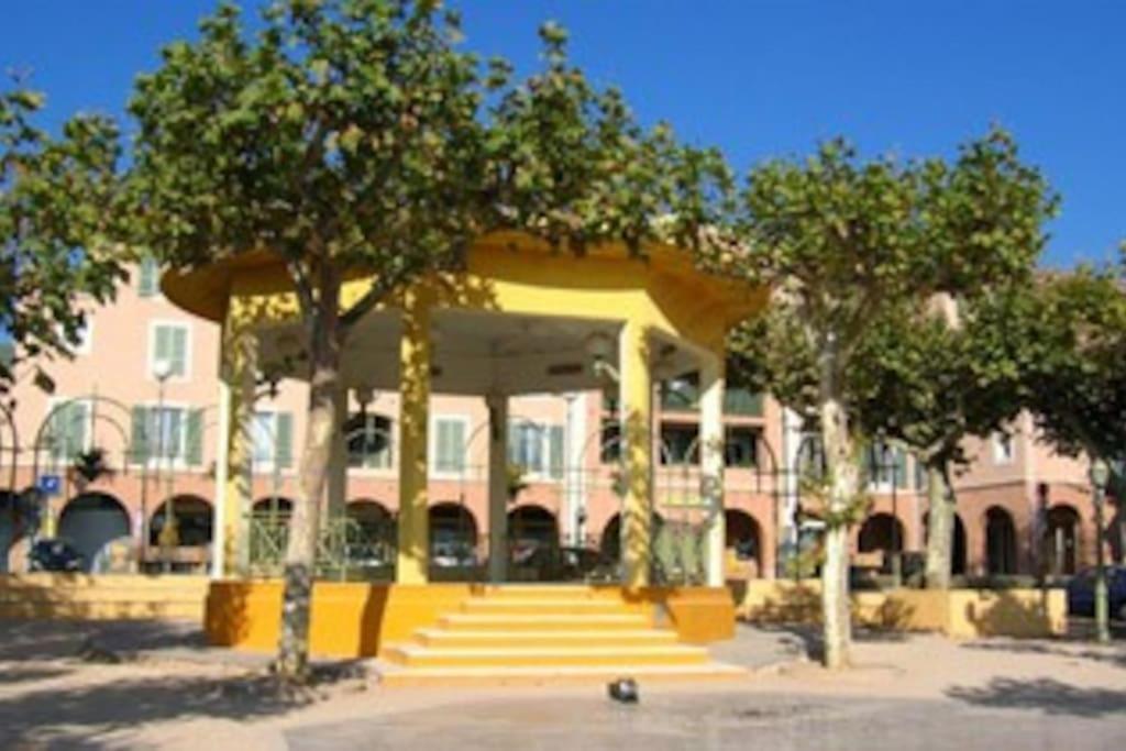 Appartement Studio terrasse près des plages à Carqueiranne Extérieur photo