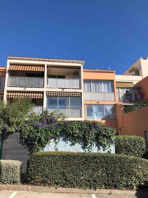 Appartement Studio terrasse près des plages à Carqueiranne Extérieur photo