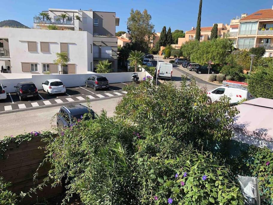 Appartement Studio terrasse près des plages à Carqueiranne Extérieur photo